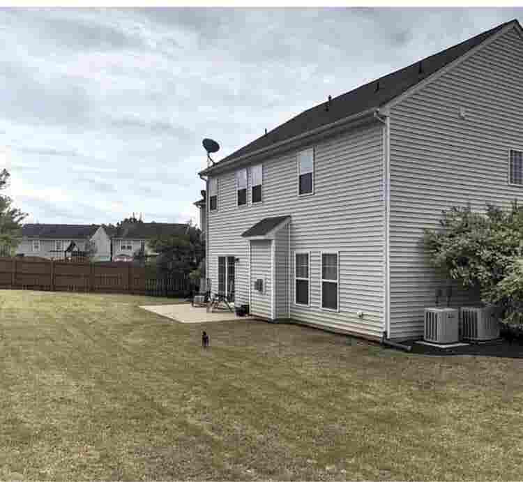 Room for rent in Holly springs, NC