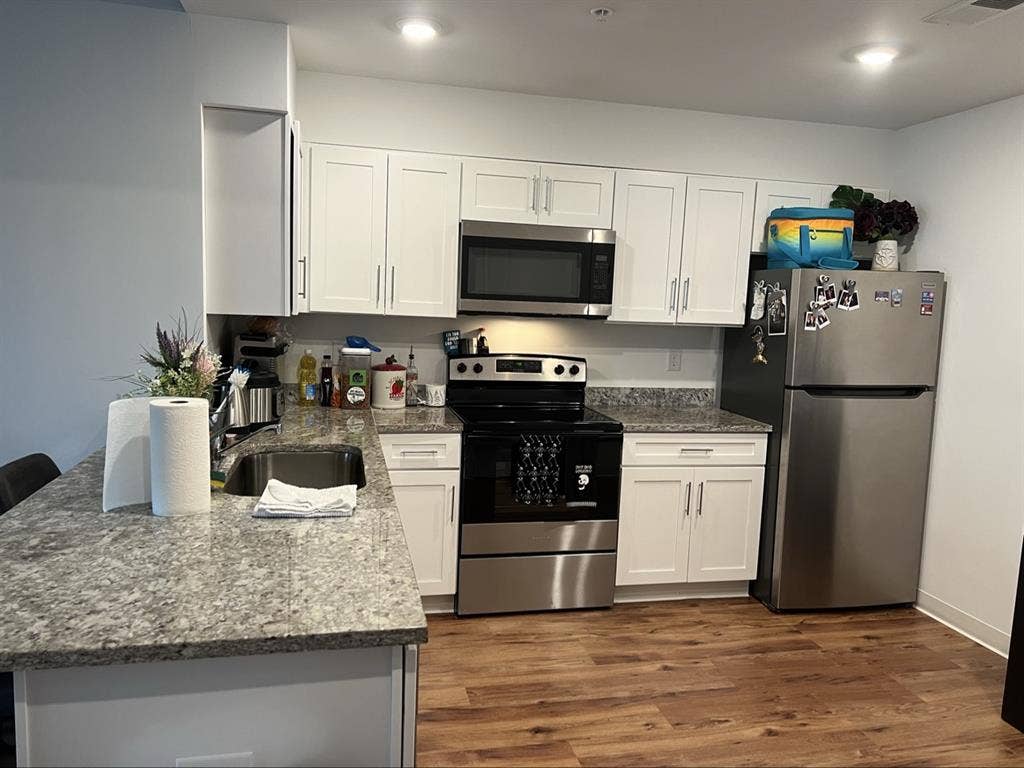 Looking for roommate!