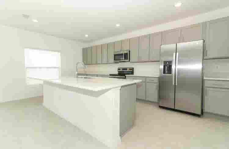 Renting a room in Poinciana