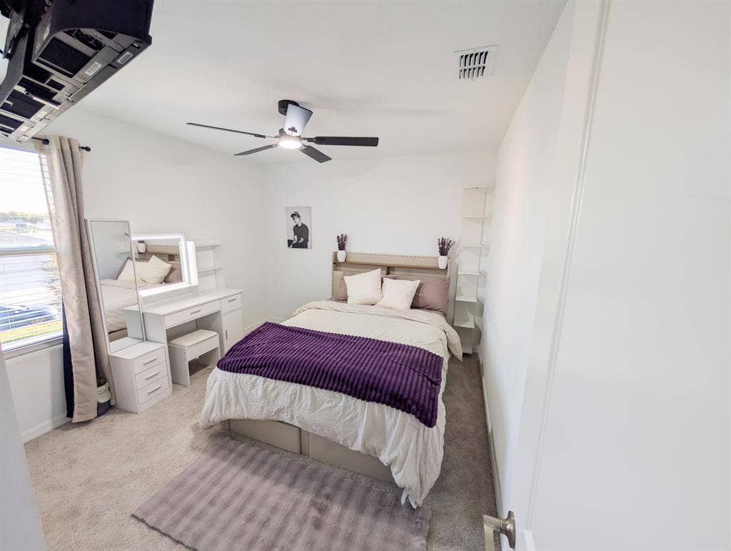 Renting a room in Poinciana