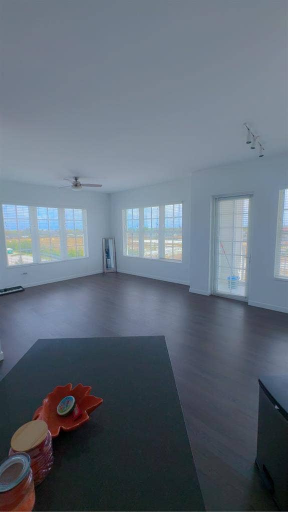 Female roommate needed in Lantana