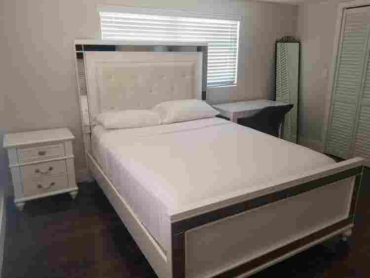 FURNISHED BEDROOM LITTLE HAVANA "A"