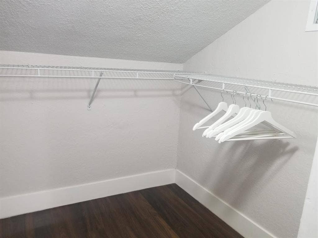 FURNISHED BEDROOM LITTLE HAVANA "A"