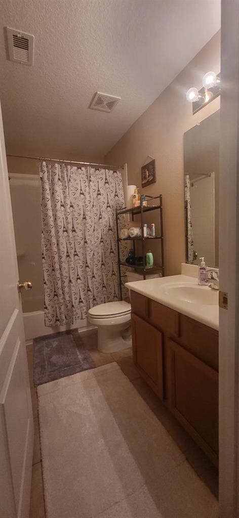Cozy Room With Private Bathroom