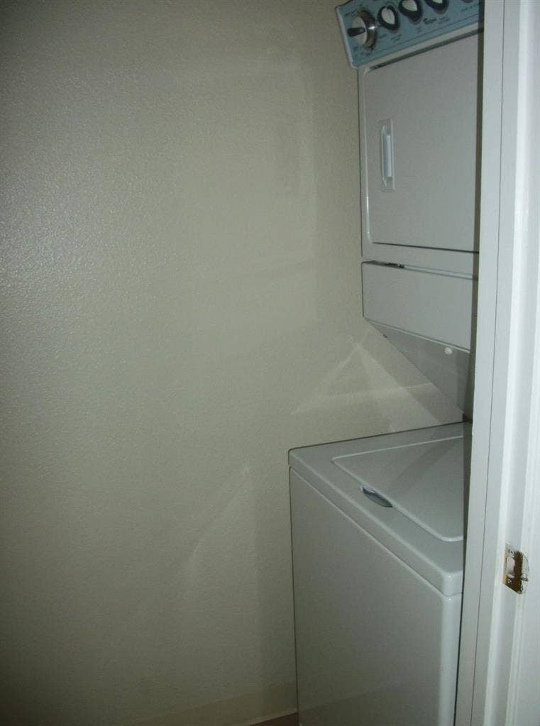 3rd Roomate needed
