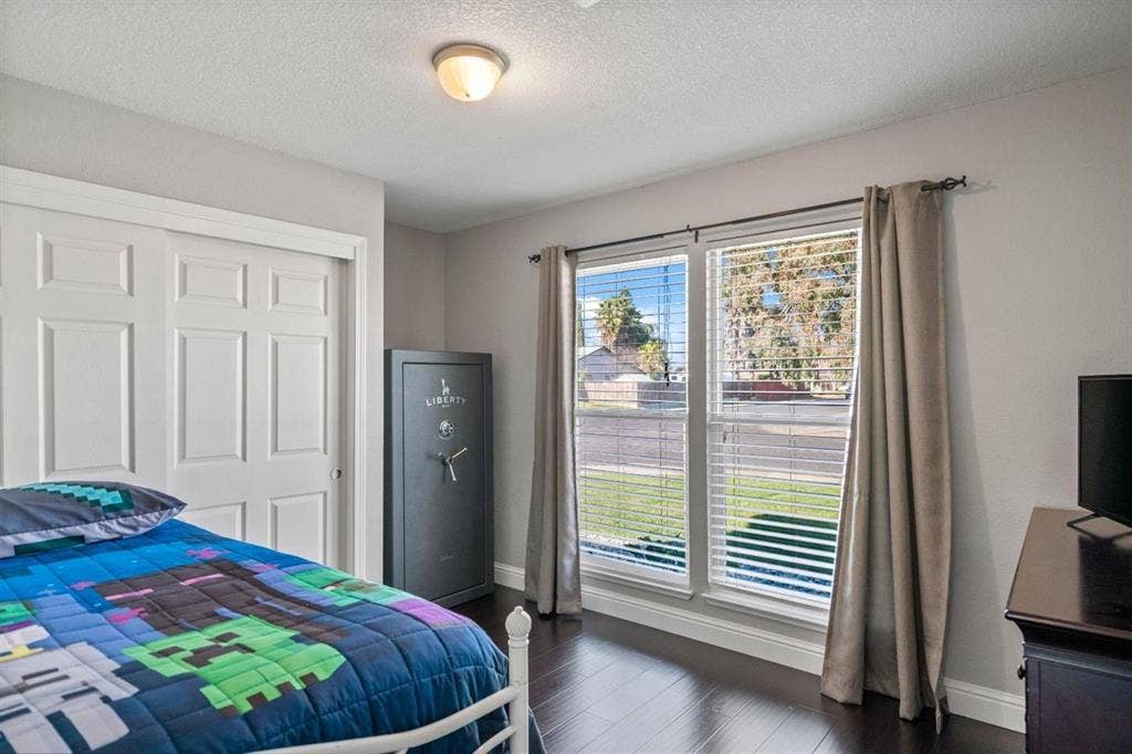 TEN MINS TO MIDTOWN SAFE AREA