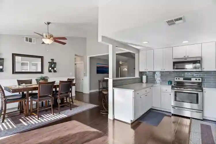 TEN MINS TO MIDTOWN SAFE AREA