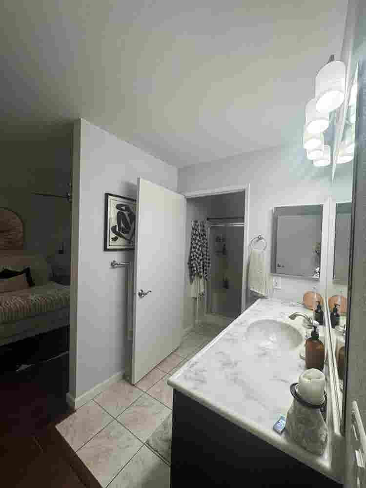 MASTER ROOM IN SOLANA BEACH