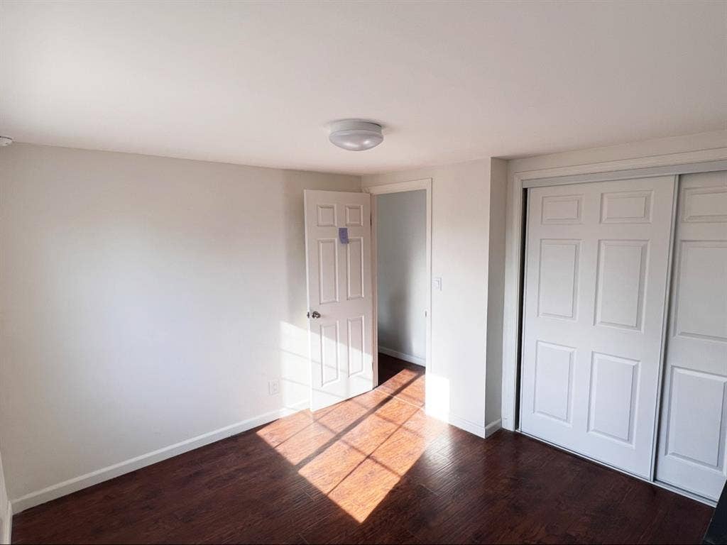 1 Bedroom Available in Large House