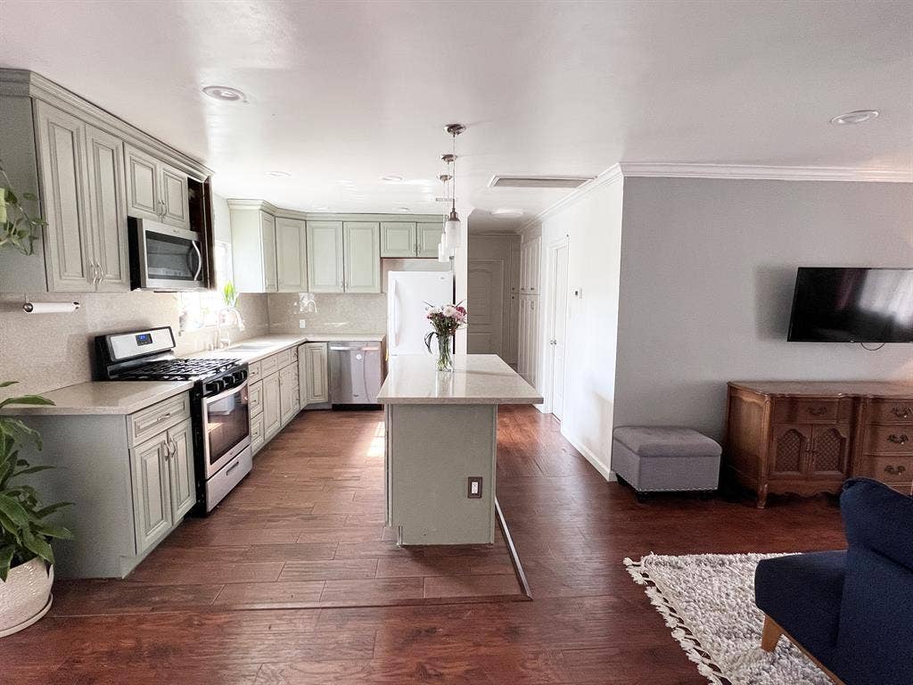 1 Bedroom Available in Large House