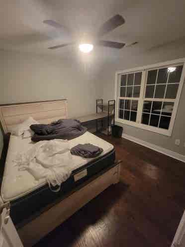 2 rooms available!