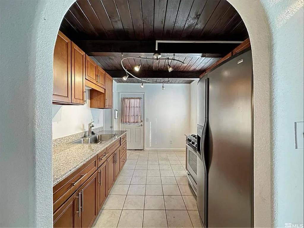 Room for rent. Utilities included