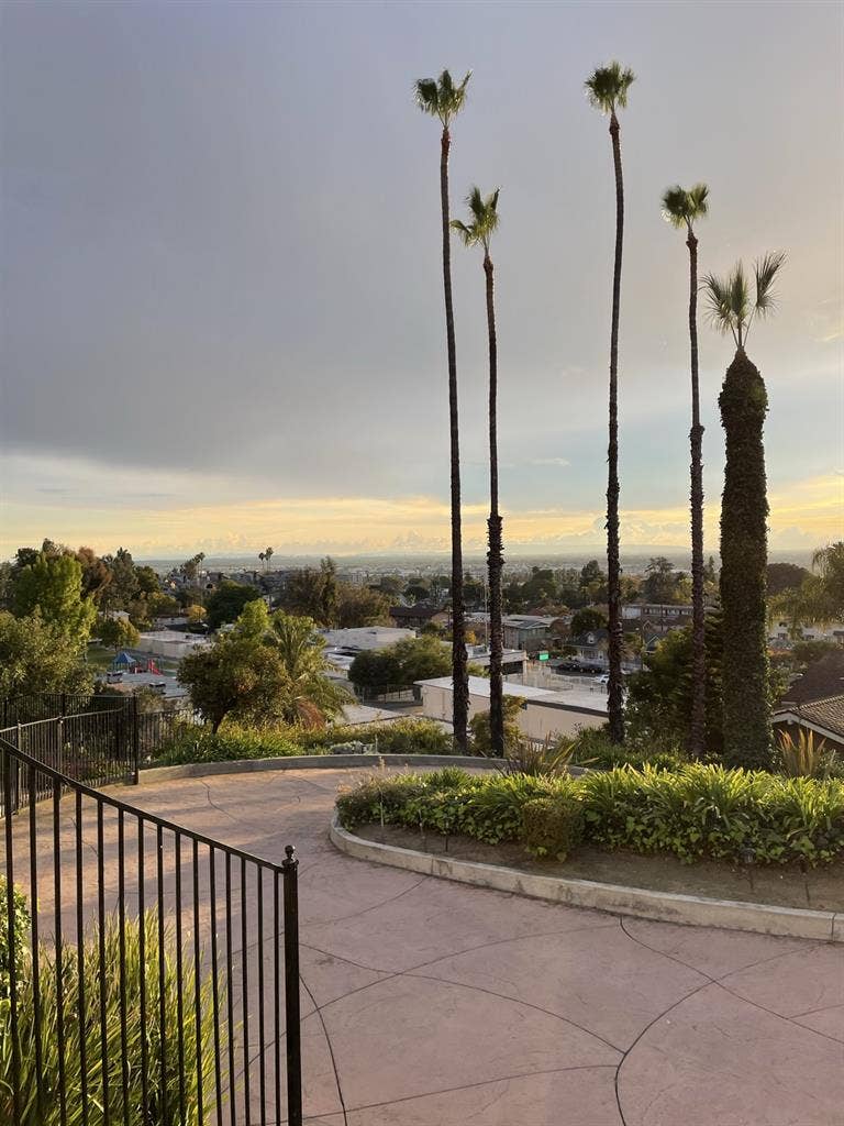 VERY CLEAN BEAUTIFUL ROOM FOR RENT