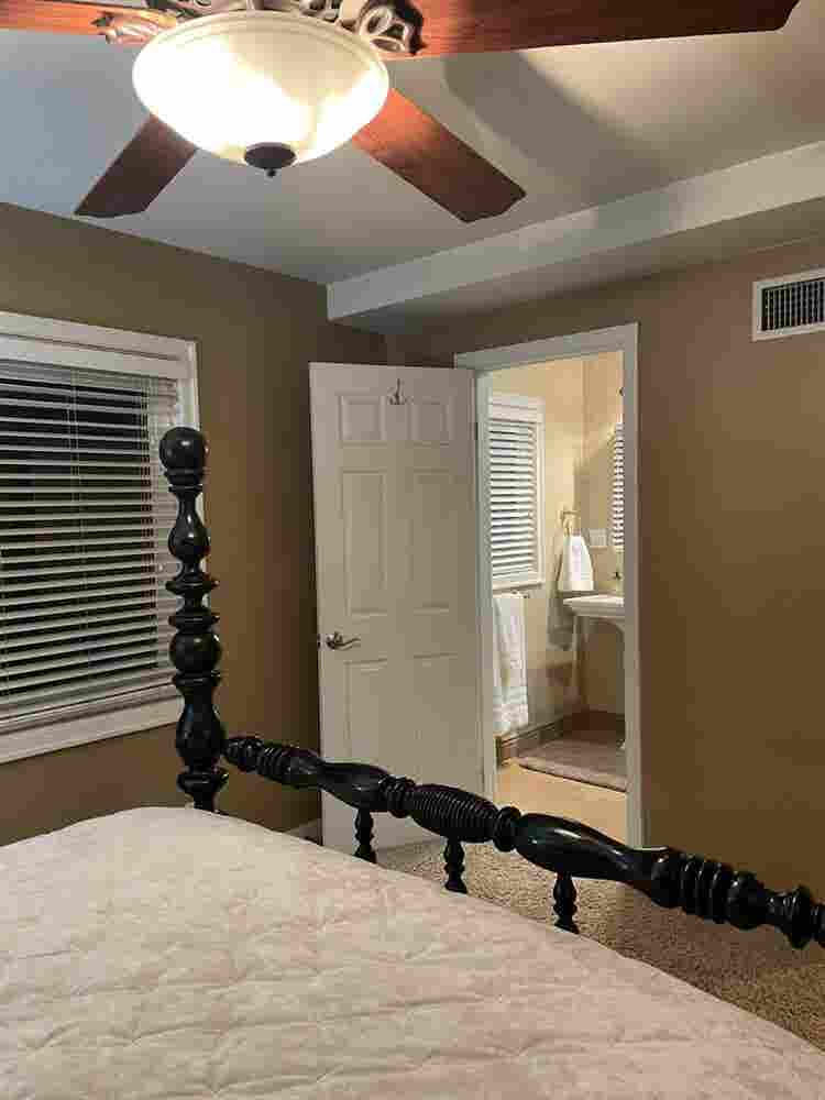 VERY CLEAN BEAUTIFUL ROOM FOR RENT