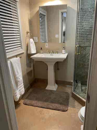 VERY CLEAN BEAUTIFUL ROOM FOR RENT