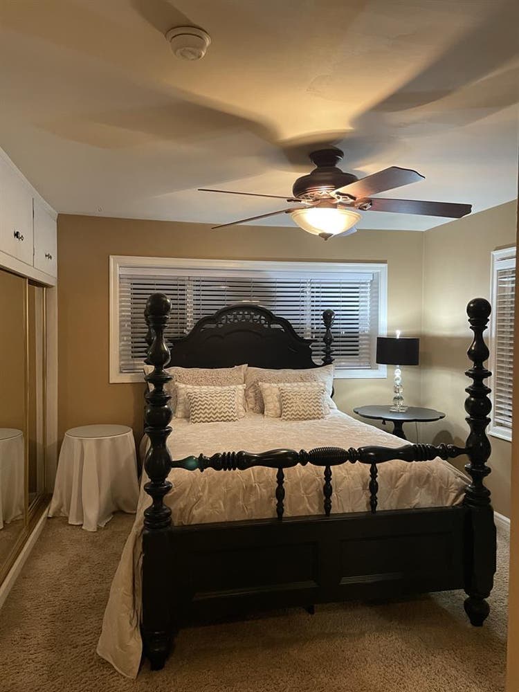 VERY CLEAN BEAUTIFUL ROOM FOR RENT