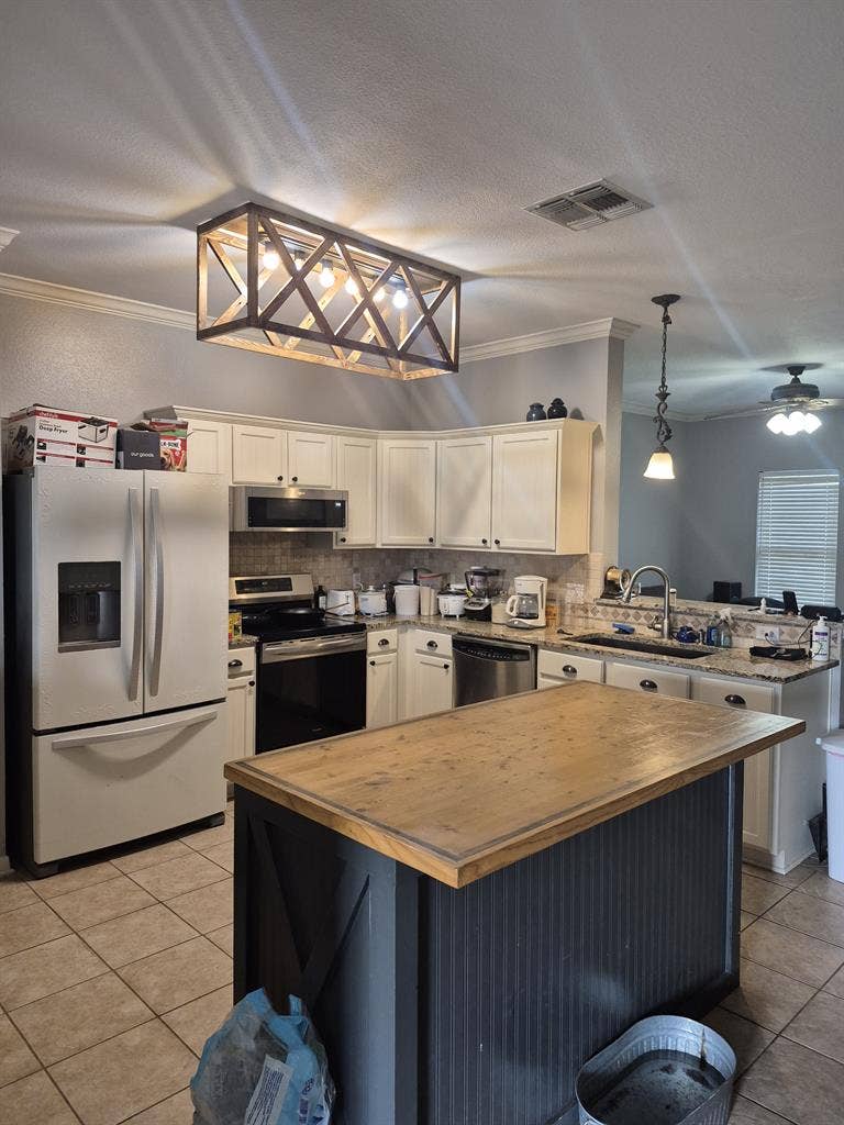 Furnished room in a nice 3 BR house