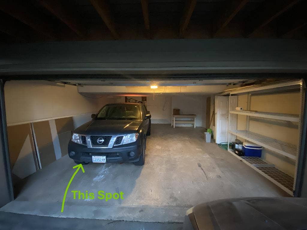 Kirkland renting bedroom w/garage