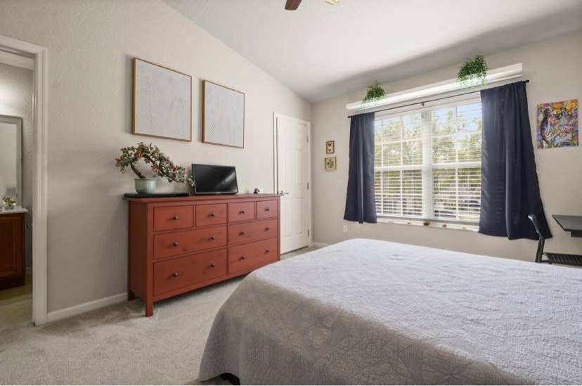 Private bed and bath in Sanford