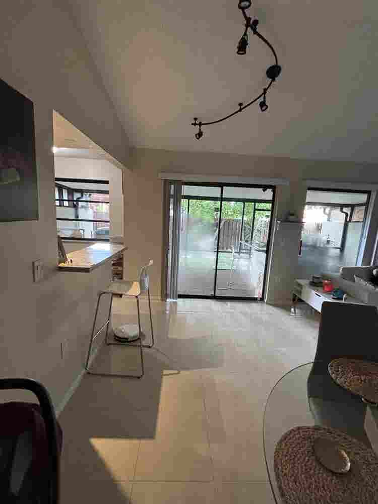 Gorgeous room for rent/ avail May 1
