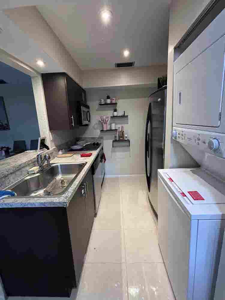 Gorgeous room for rent/ avail May 1