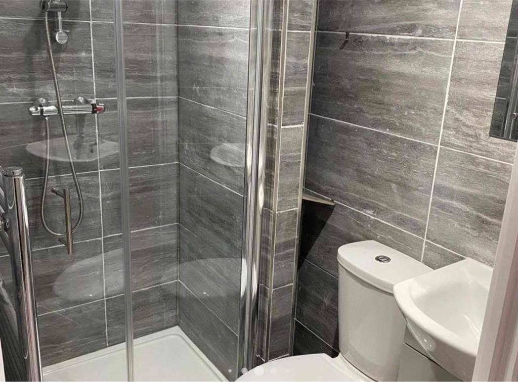 Large Double Room Available Now