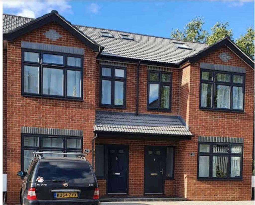 Large Double Room Available Now