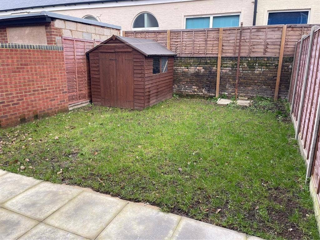 Large Double Room Available Now