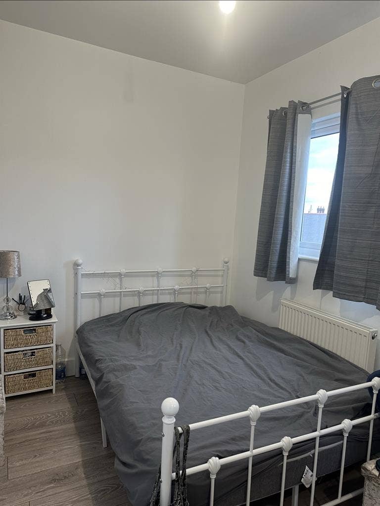 Large Double Room Available Now
