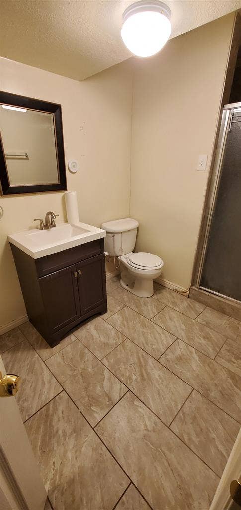 Female roommate wanted