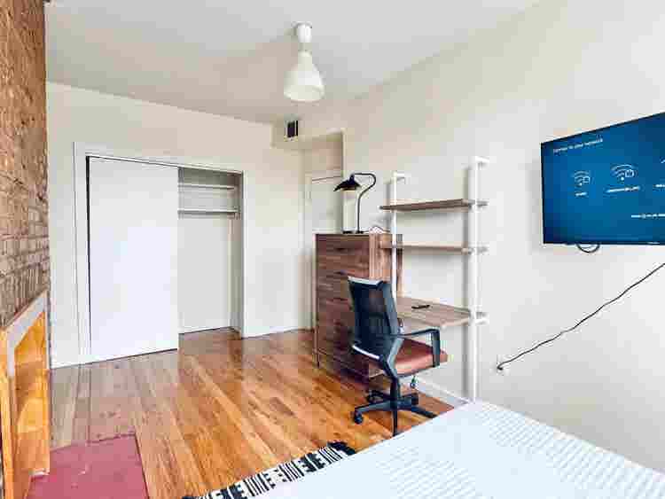 Bright Bedroom in Bedford - *