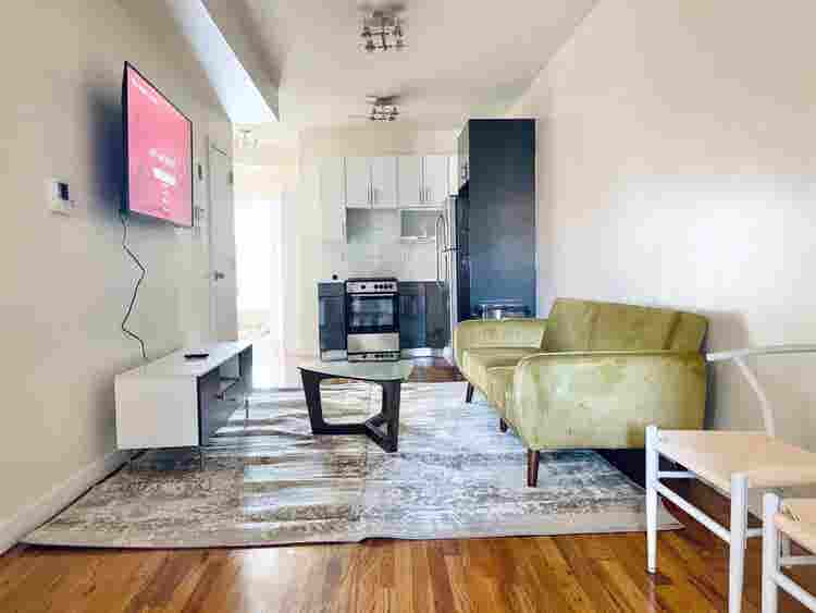 Bright Bedroom in Bedford - *