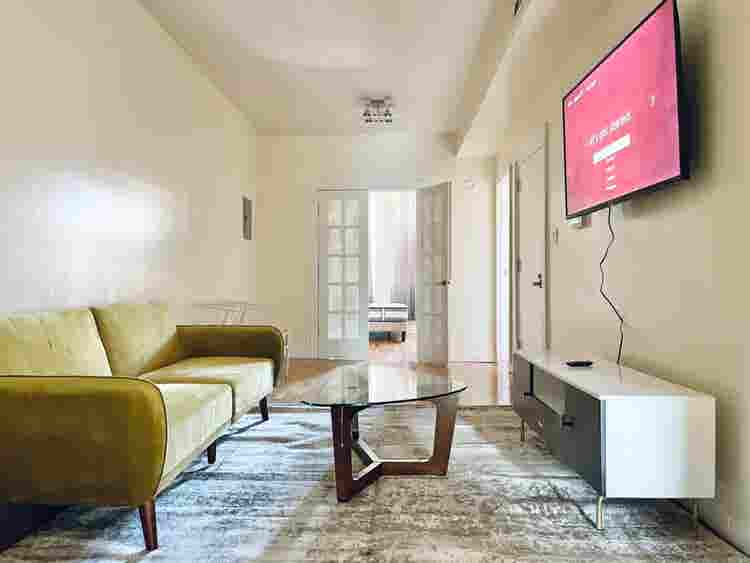 Bright Bedroom in Bedford - *