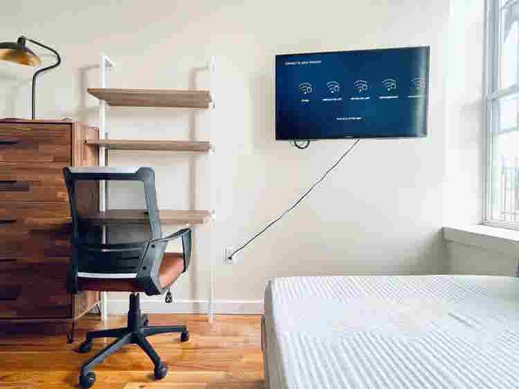 Bright Bedroom in Bedford - *