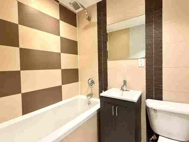 Bright Bedroom in Scholes St