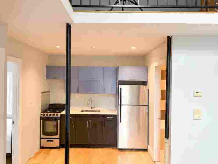 Bright Bedroom in Scholes St