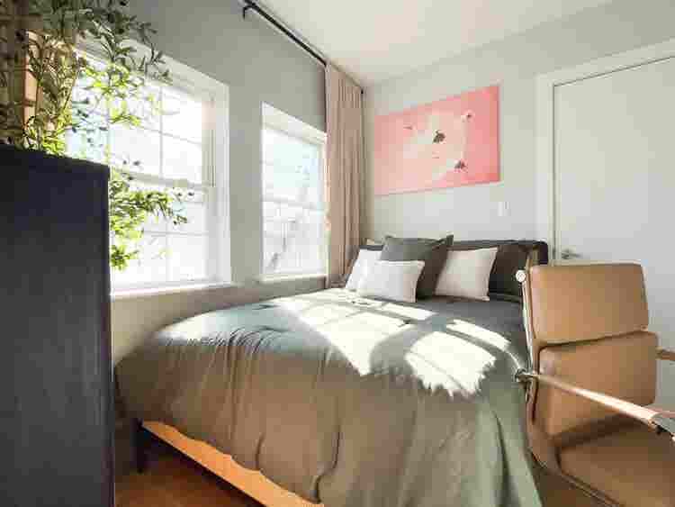 Bright Bedroom in Scholes St