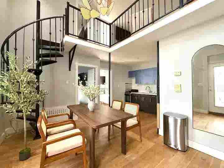 Bright Bedroom in Scholes St