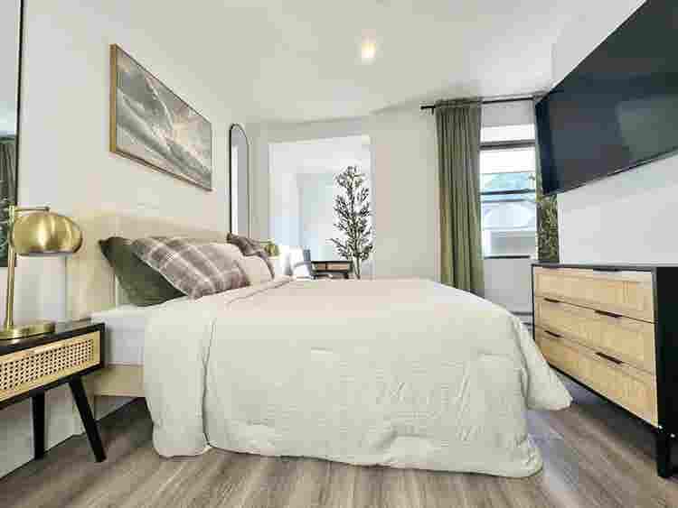 Spacious Room in Vanderbilt Ave
