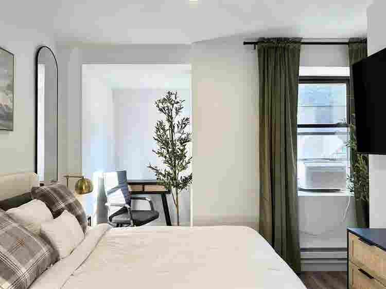 Spacious Room in Vanderbilt Ave