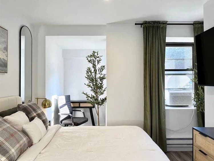 Spacious Room in Vanderbilt Ave
