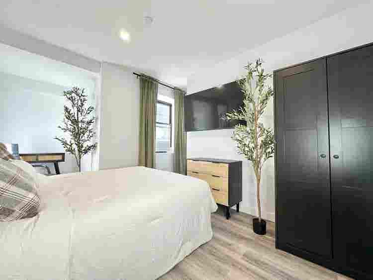 Spacious Room in Vanderbilt Ave