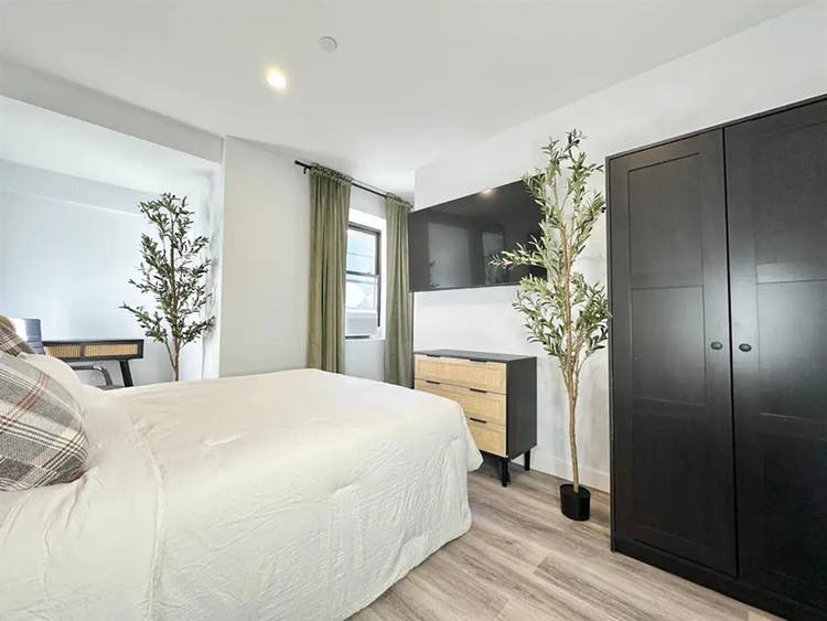 Spacious Room in Vanderbilt Ave