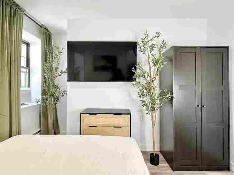 Spacious Room in Vanderbilt Ave