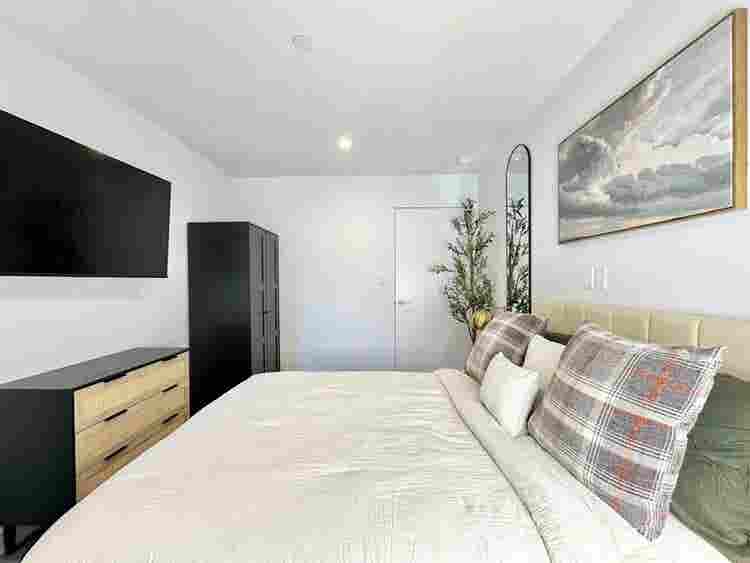 Spacious Room in Vanderbilt Ave