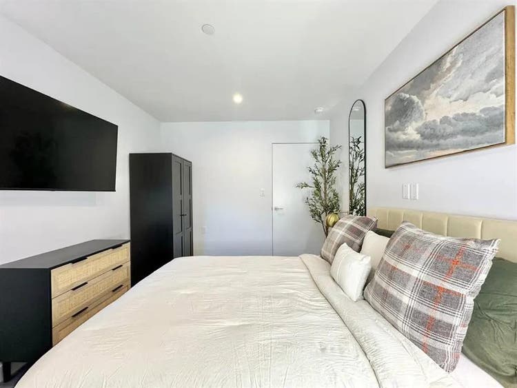 Spacious Room in Vanderbilt Ave
