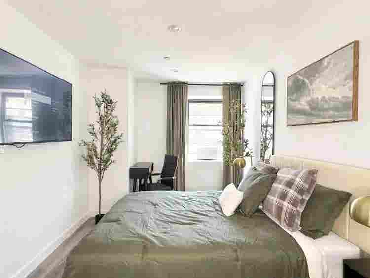 Big Bright Room Vanderbilt Ave