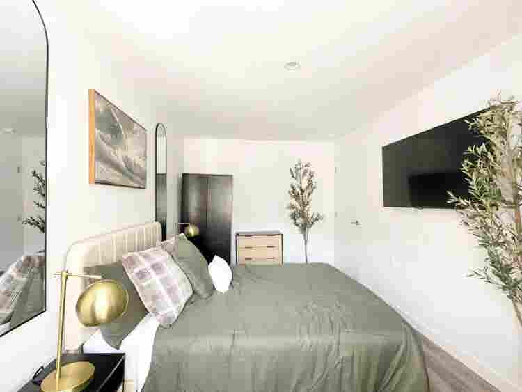 Big Bright Room Vanderbilt Ave