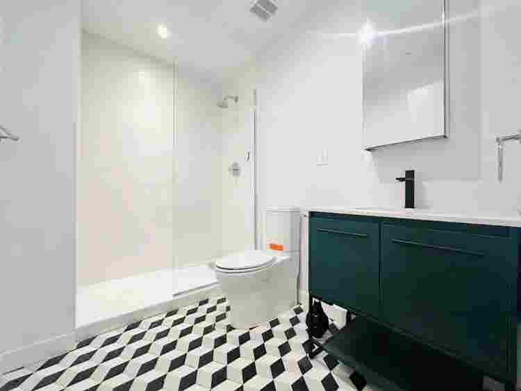 Big Bright Room Vanderbilt Ave