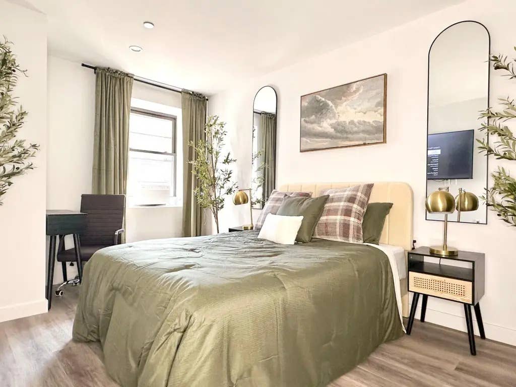 Big Bright Room Vanderbilt Ave